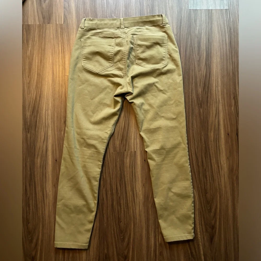 Ellen Tracy light olive